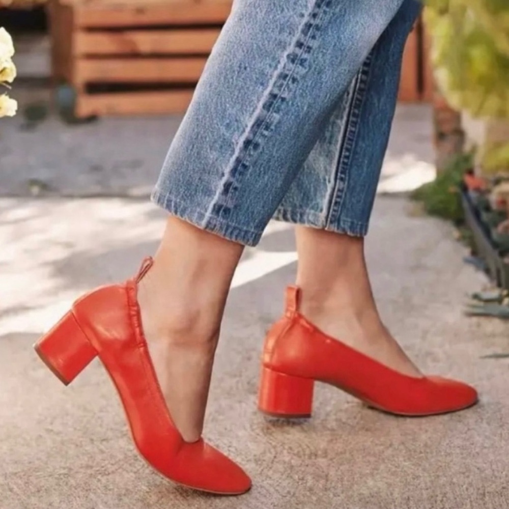 EVERLANE The Day Heel In Red Leather Size 9 EUC Like New SOLD OUT ONLINE